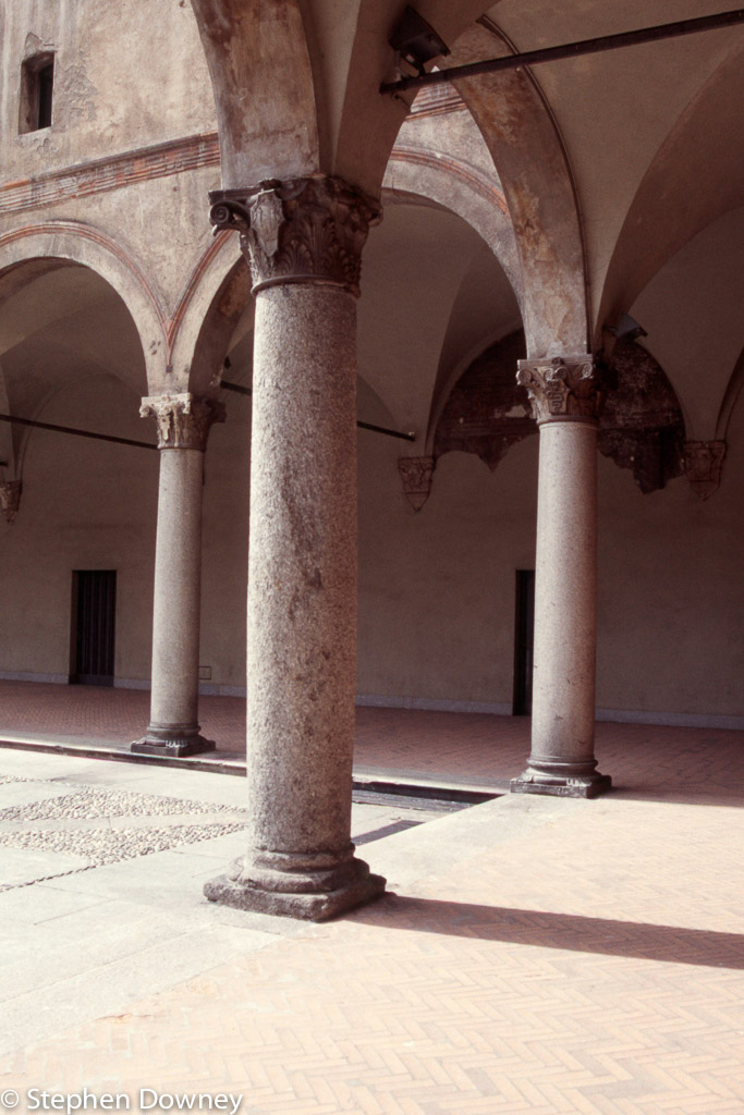 italian-courtyard.jpg